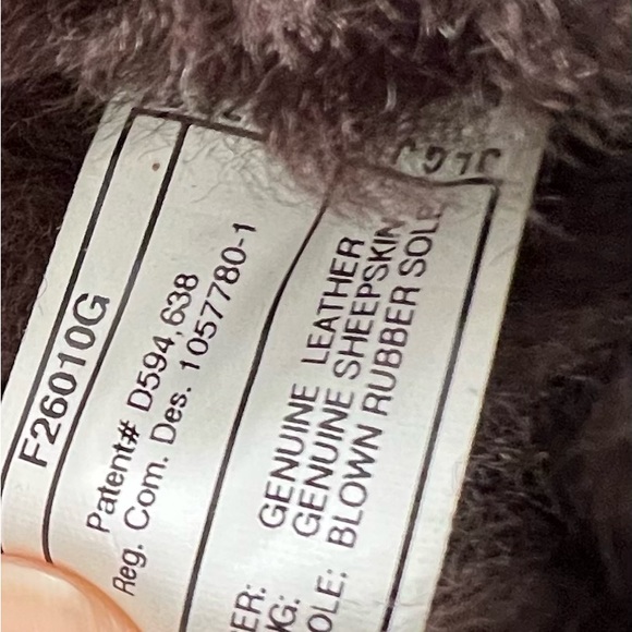 UGG SHORT BROWN BOOTS - Picture 6 of 7